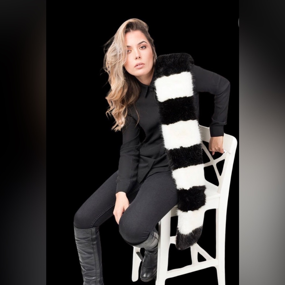 Pia  Rossini Taylor Faux Fur Scarf NWT